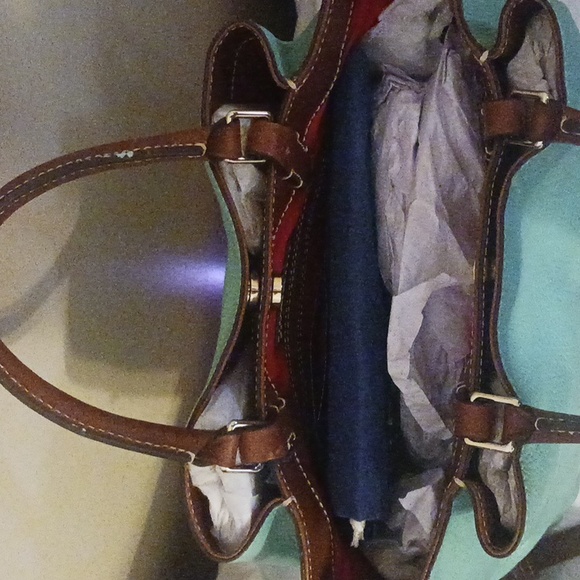 Dooney and Bourke LRG BARLOW SATCHEL - Picture 8 of 9